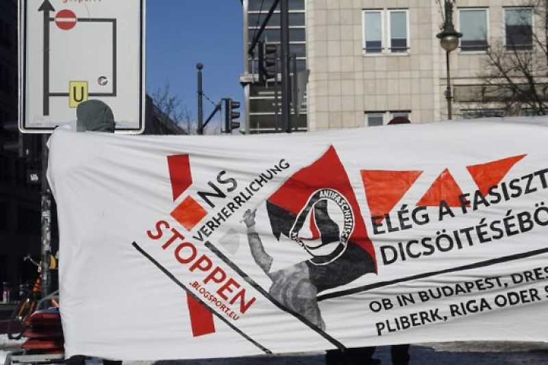Bild einer Kundgebung vor ungarischer Botschaft in Berlin am 13. Februar 2021