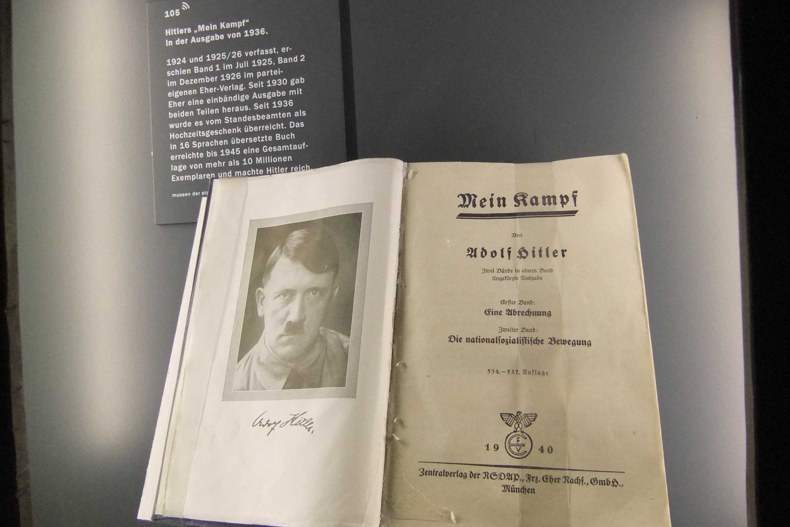 „Mein Kampf“ in der Ausstellung des „Dokumentationszentrums Reichsparteitagsgelände“ in Nürnberg.