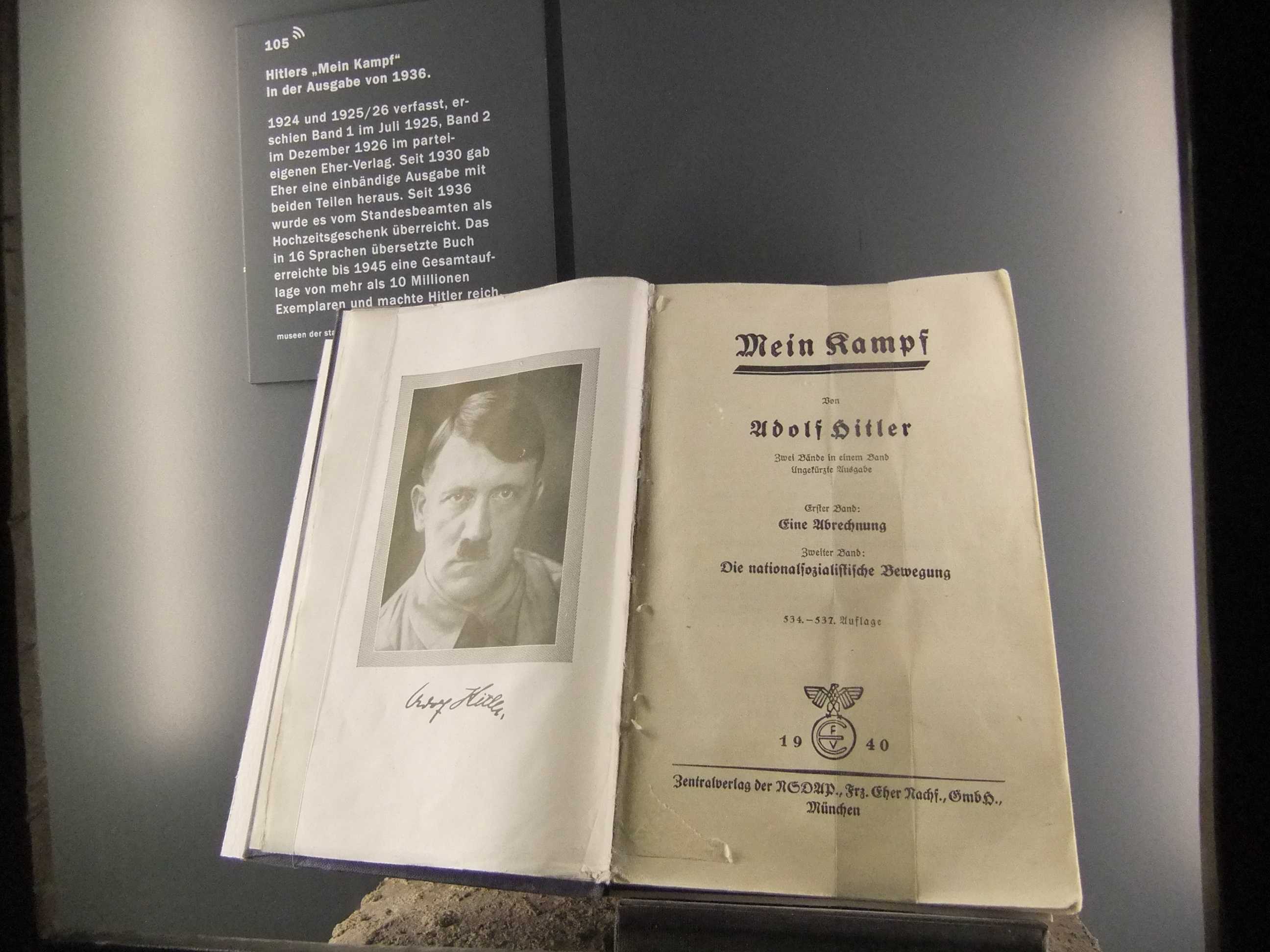 „Mein Kampf“ in der Ausstellung des „Dokumentationszentrums Reichsparteitagsgelände“ in Nürnberg.